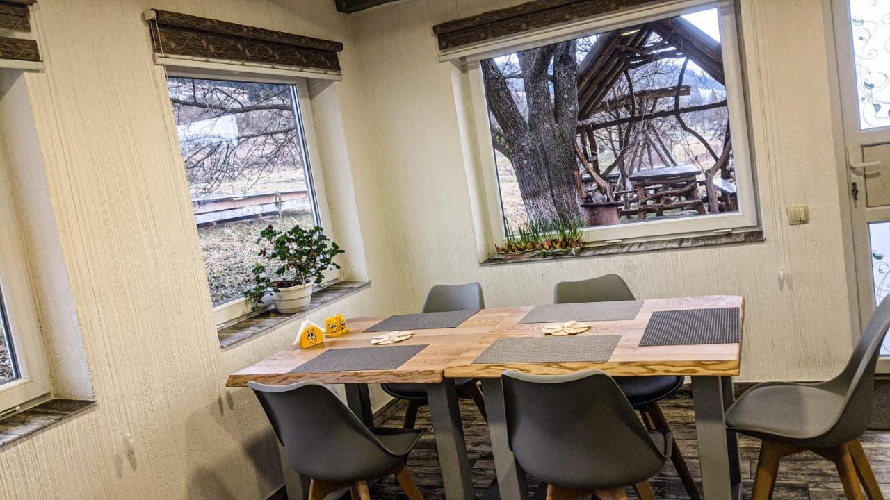 Hotel Gostynna Rodyna Izki Esterno foto