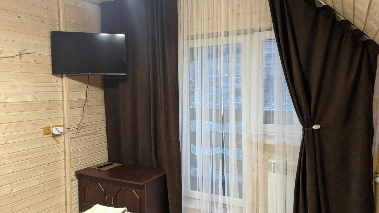 Hotel Gostynna Rodyna Izki Esterno foto