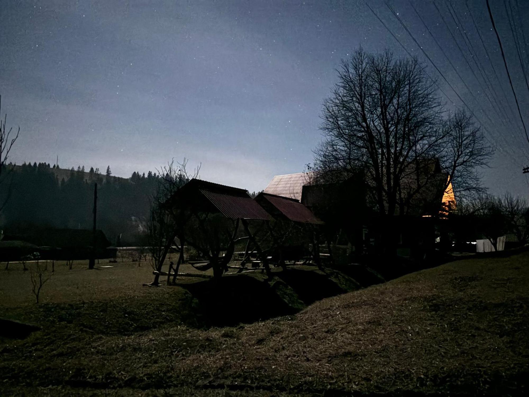 Hotel Gostynna Rodyna Izki Esterno foto