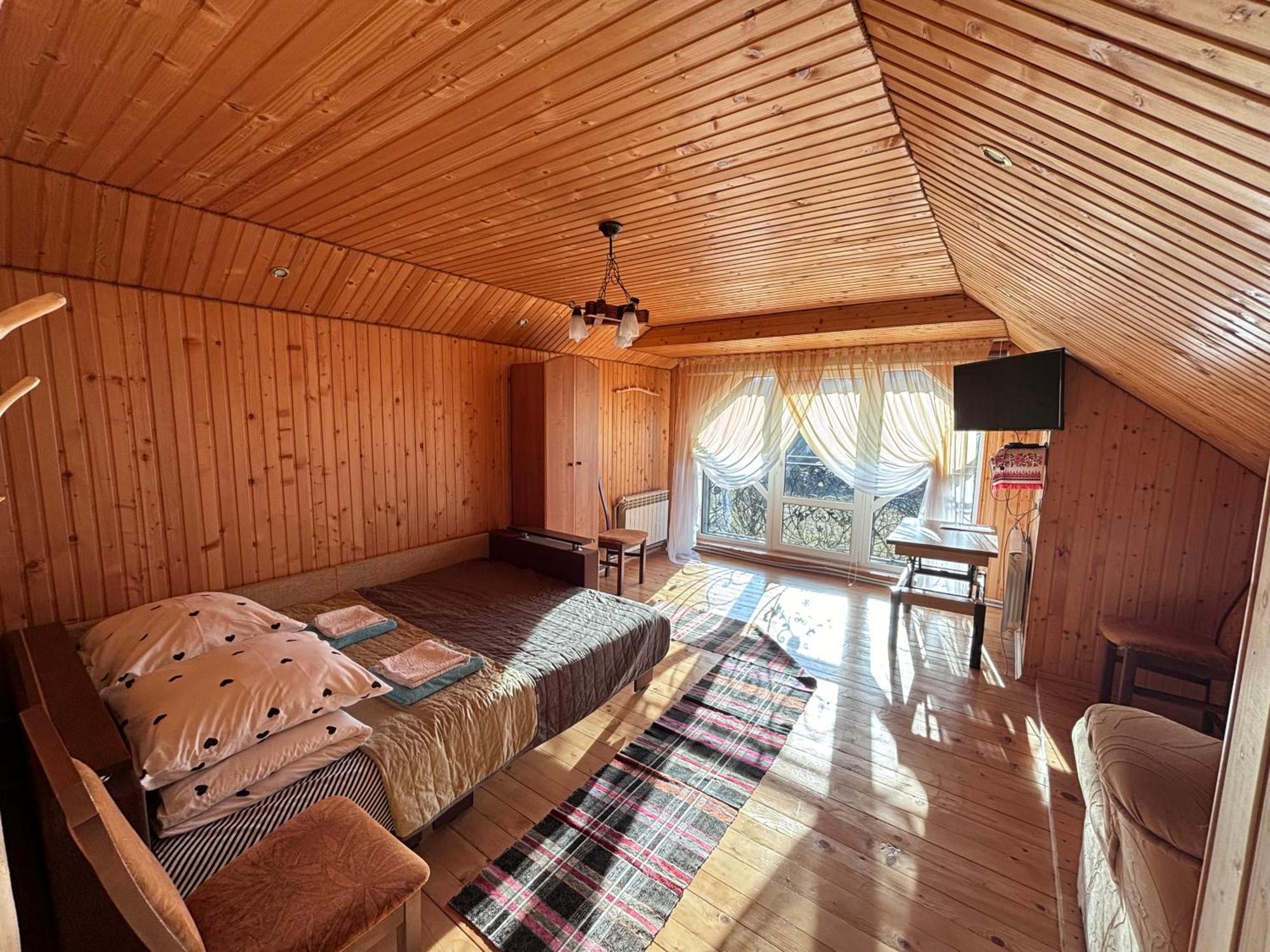 Hotel Gostynna Rodyna Izki Esterno foto