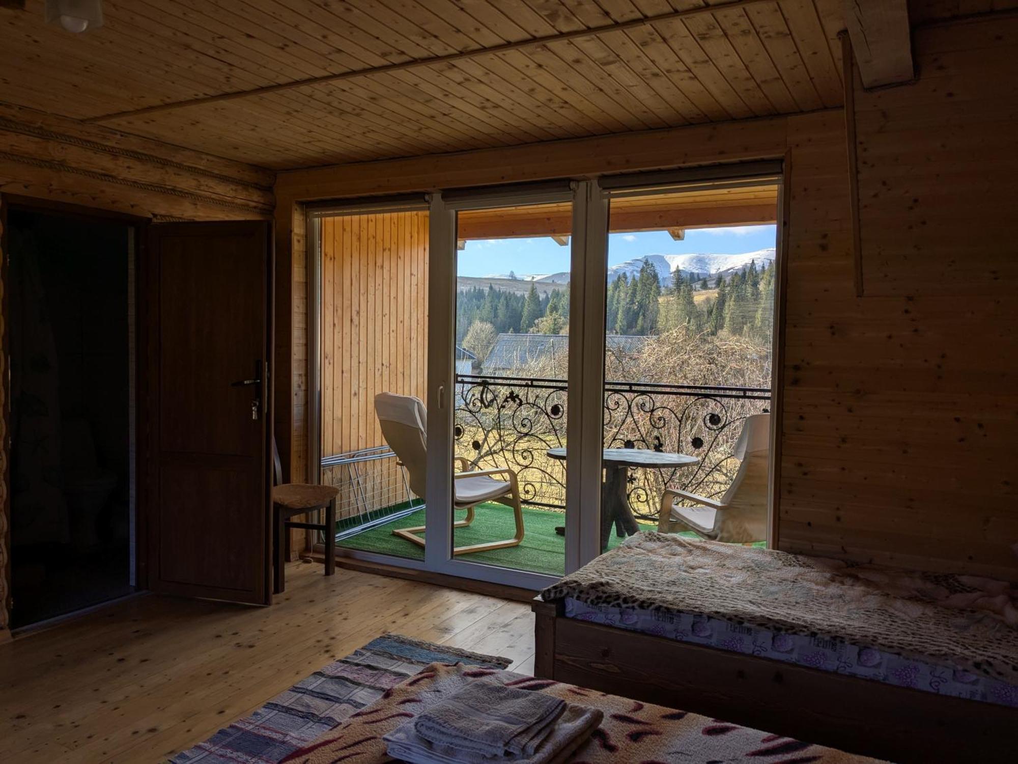 Hotel Gostynna Rodyna Izki Esterno foto