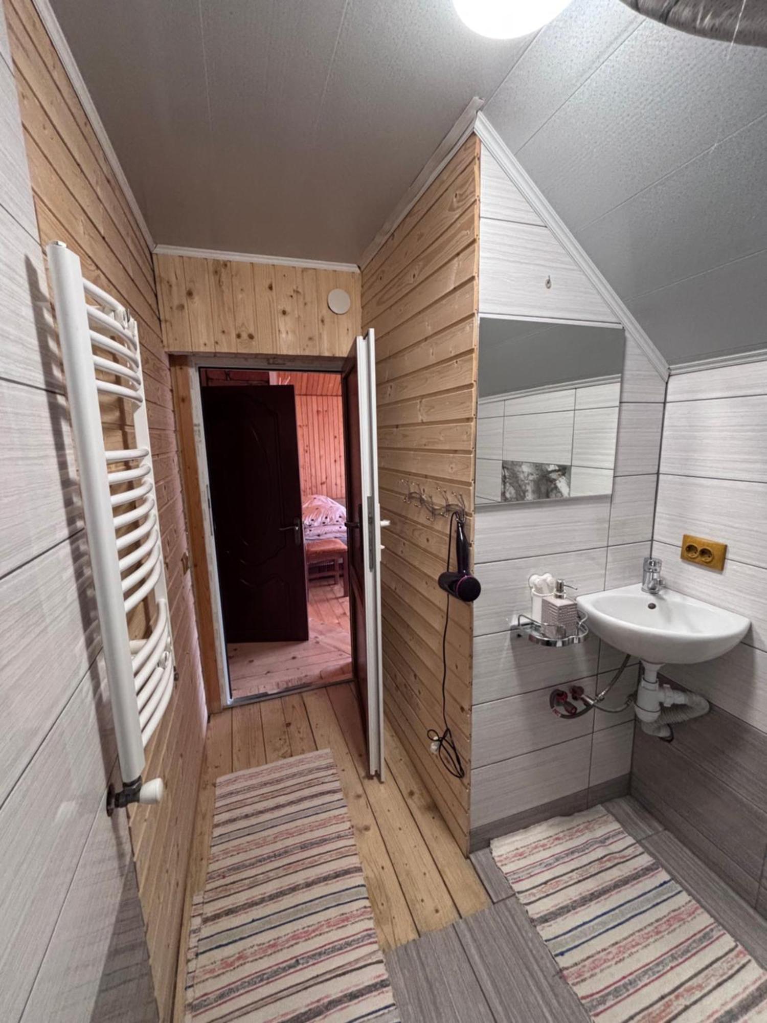 Hotel Gostynna Rodyna Izki Esterno foto