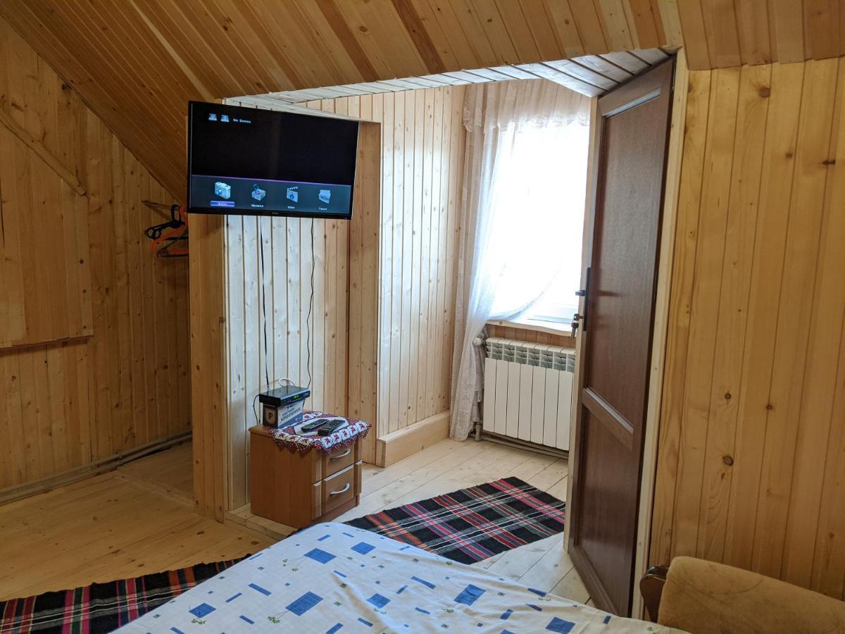 Hotel Gostynna Rodyna Izki Esterno foto