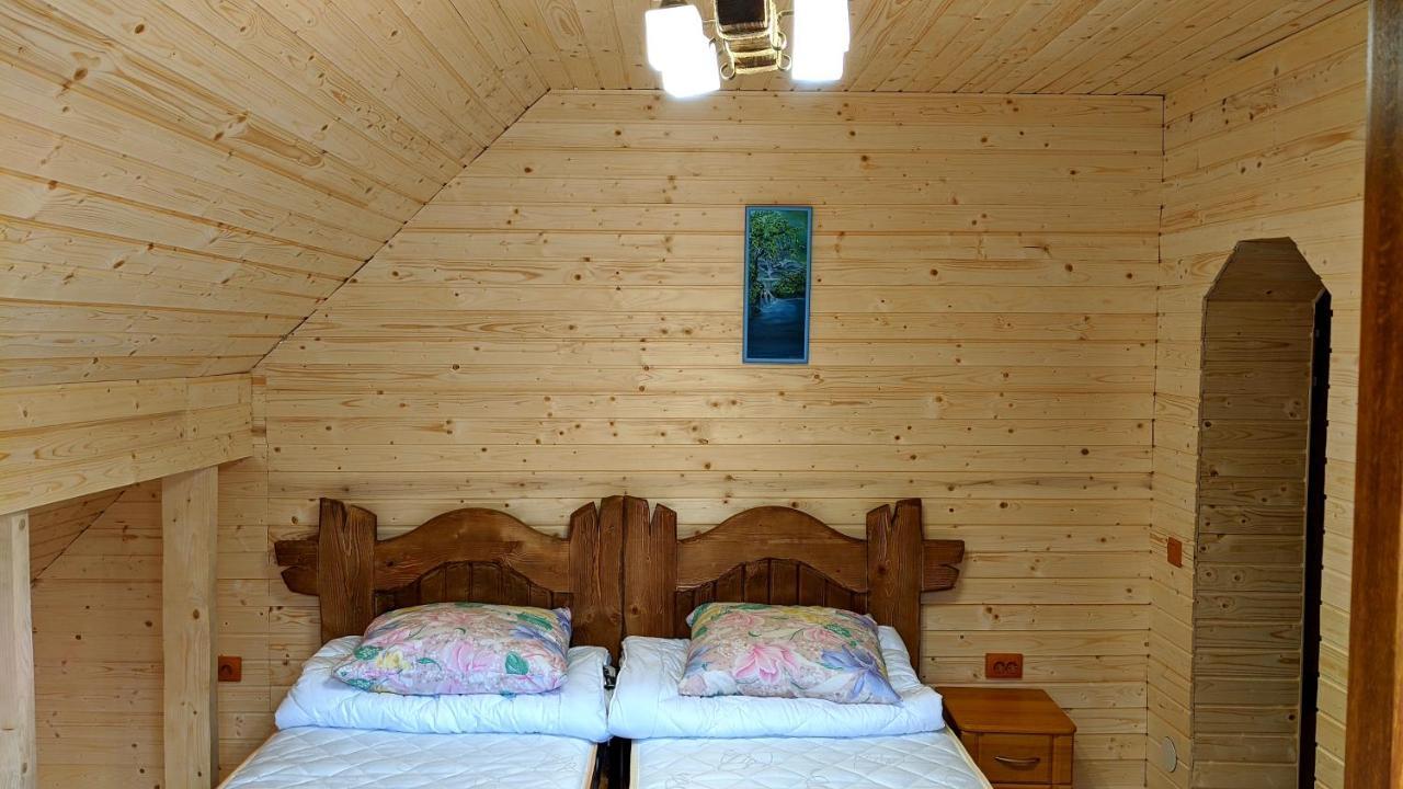 Hotel Gostynna Rodyna Izki Esterno foto