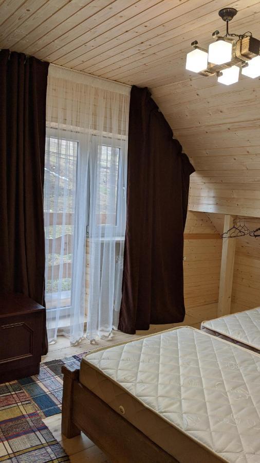 Hotel Gostynna Rodyna Izki Esterno foto